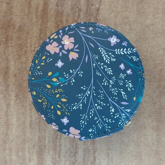 Loft Travel Jewelry Case - Picture 2 of 6